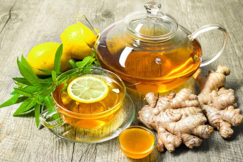 Il tè con limone e zenzero aiuta a mettere in ordine il metabolismo di un uomo